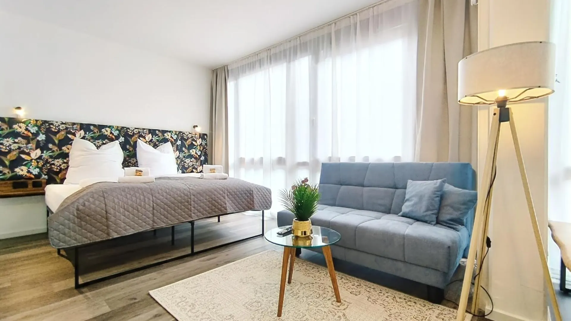 Design-Apartment Fuer Bis Zu 4 Im 1 Og, Modern, Dachterrasse, Grill, Ruhige Lage, Disney Plus, Wii, Lan Und Wlan Нюрнберг 0*,  Германия