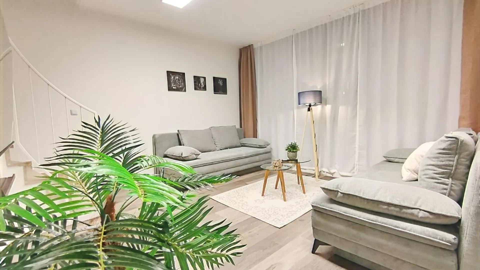 Design-Apartment Fuer Bis Zu 4 Im 1 Og, Modern, Dachterrasse, Grill, Ruhige Lage, Disney Plus, Wii, Lan Und Wlan Нюрнберг Апартаменты