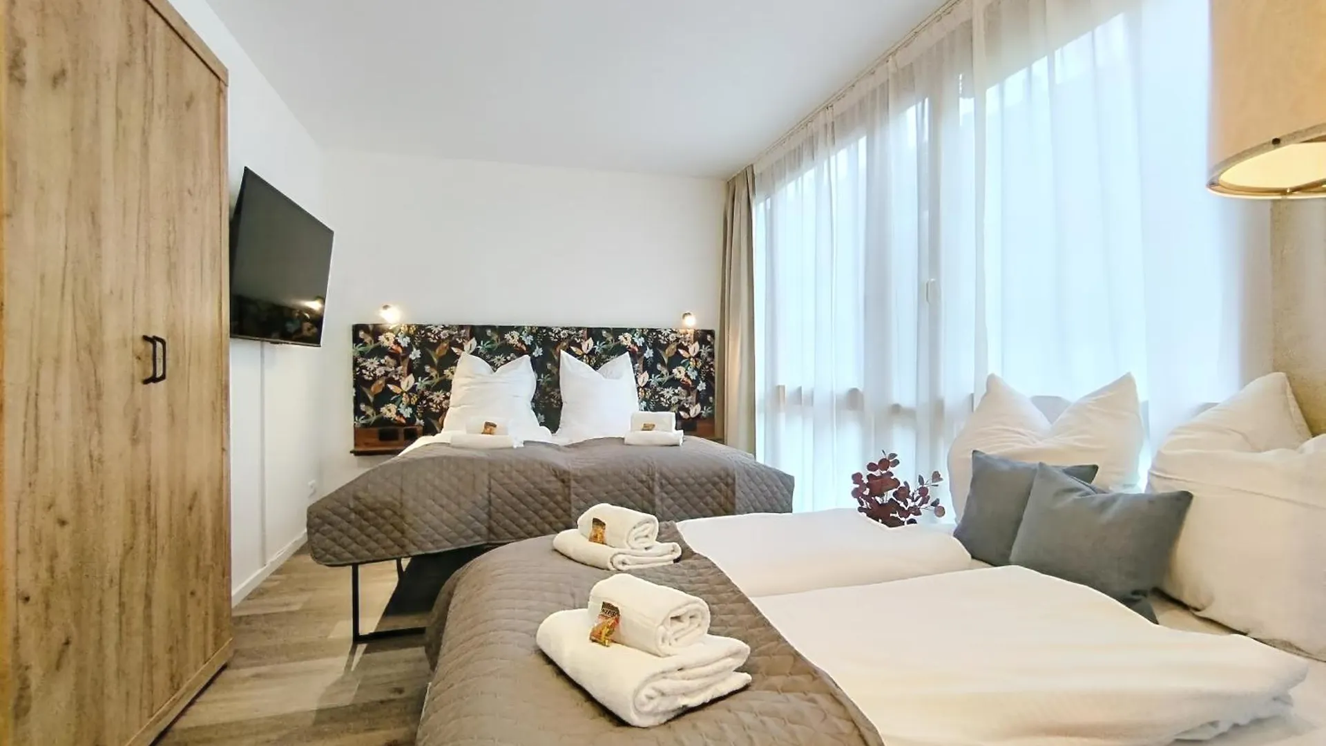 Design-Apartment Fuer Bis Zu 4 Im 1 Og, Modern, Dachterrasse, Grill, Ruhige Lage, Disney Plus, Wii, Lan Und Wlan Нюрнберг